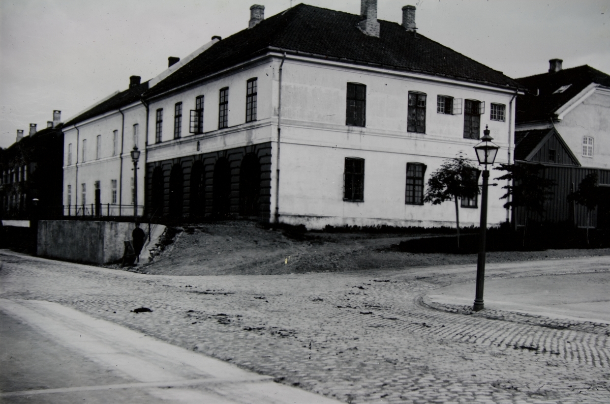 Skansevakten i Kongens gate 97 i Trondheim. Slaveriet på Skansen i bakgrunnen.