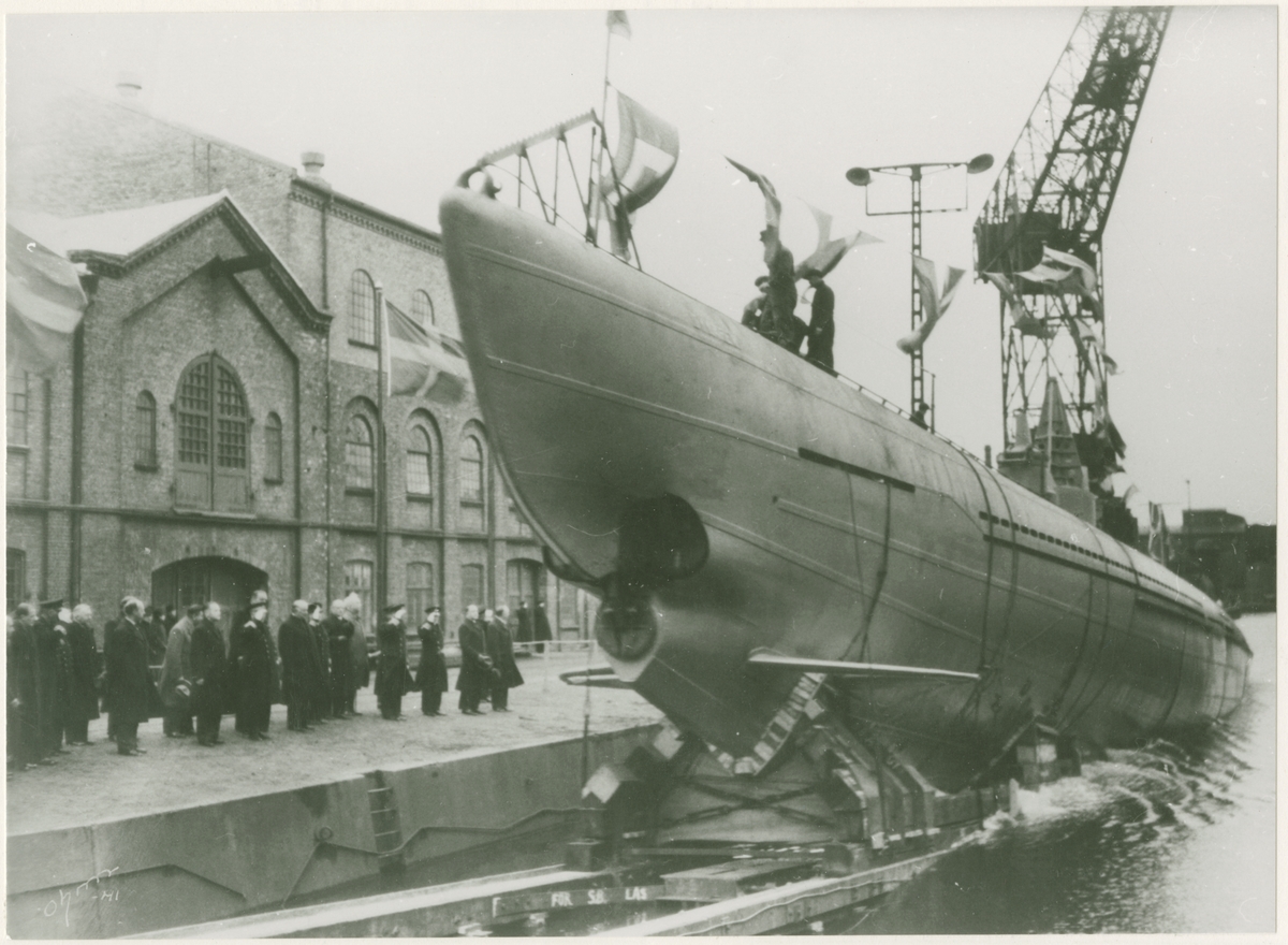 Sjösättning av u-båt på Kockum, Malmö.
Tre ubåtar sjösattes på Kockums 1941: U1, Sjöborren och Sjöormen.