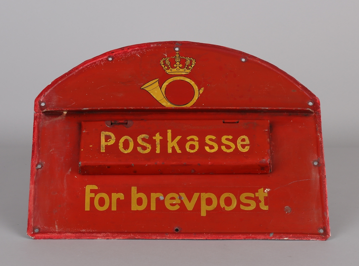 Brevinnkast fra MS BLOMVÅG bg. 19140, av metall for plassering på vegg eller dør.