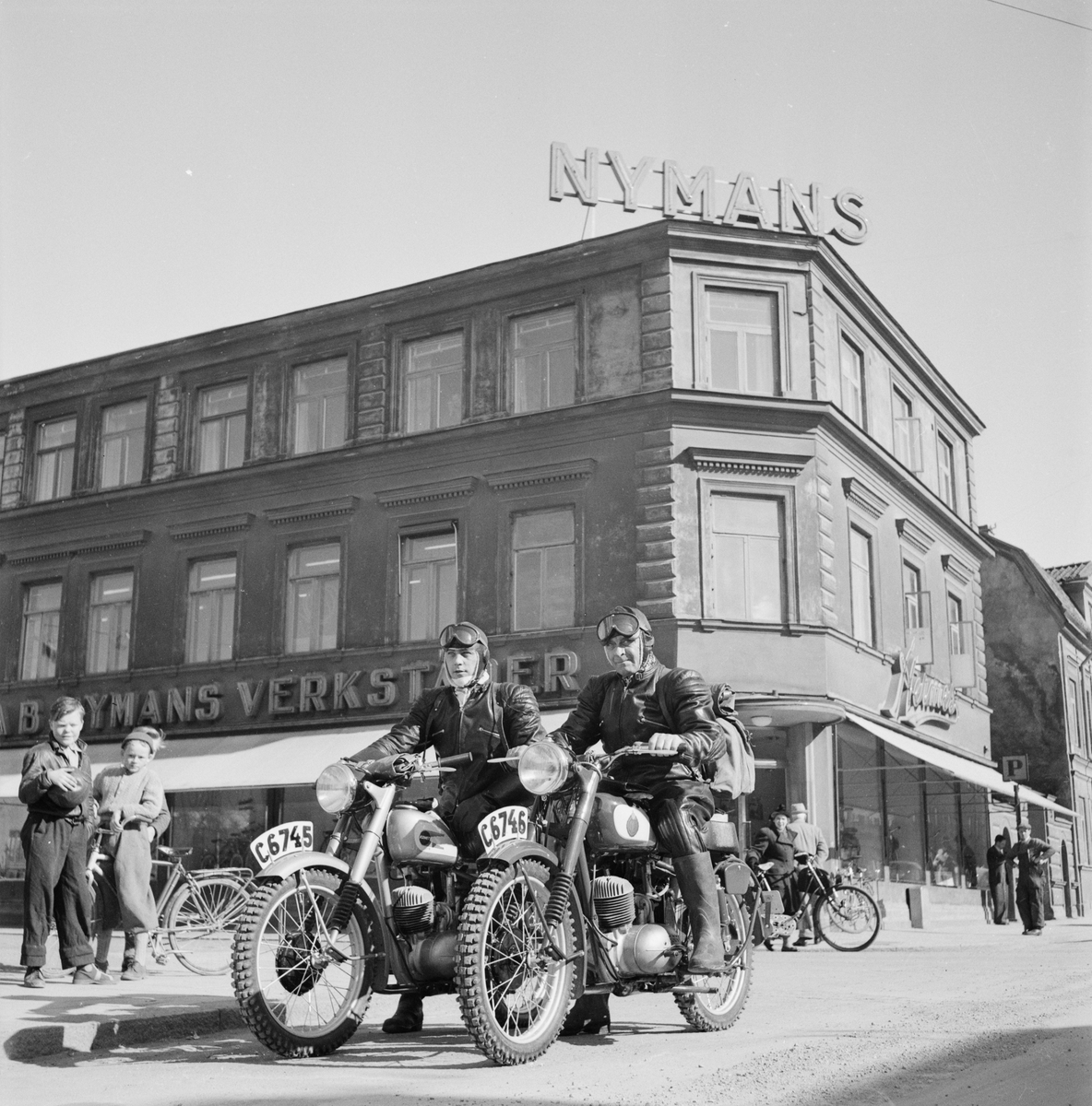 Nymanbolagen, Orsa Bolin och Elon "Guld" Forsberg, med motorcykel till Finland, Uppsala 1952
