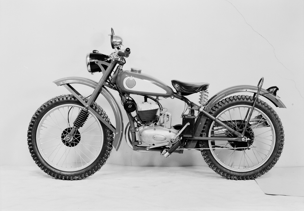 Motorcykel av crossmodell - Nymans, Uppsala 1950