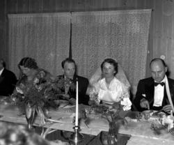 Fra festbordet under et bryllup, her med brudeparet. Bildet 