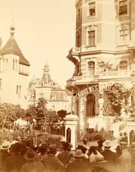 Hotel Savoy West End. London!
 Demonstrasjon? Suffragette?
 