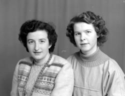 Portrettfoto av to kvinner. Fra Nordmøre museums fotosamling