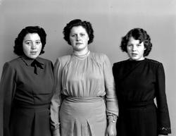 Bjørg Stangvik, Astrid og Elida Grødal. Gruppebilde av 3 kvi