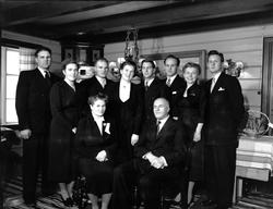 Bak f.v.: Anders gift med Signe, Olaf (laffen), Maren Løve V