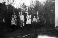 Fam. Fladvad/Mollan på bærtur ca 1940. Fra Nordmøre Museums 