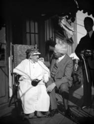 Aulestad, på verandaen, Karoline Bjøhrnson, antagelig Einar 