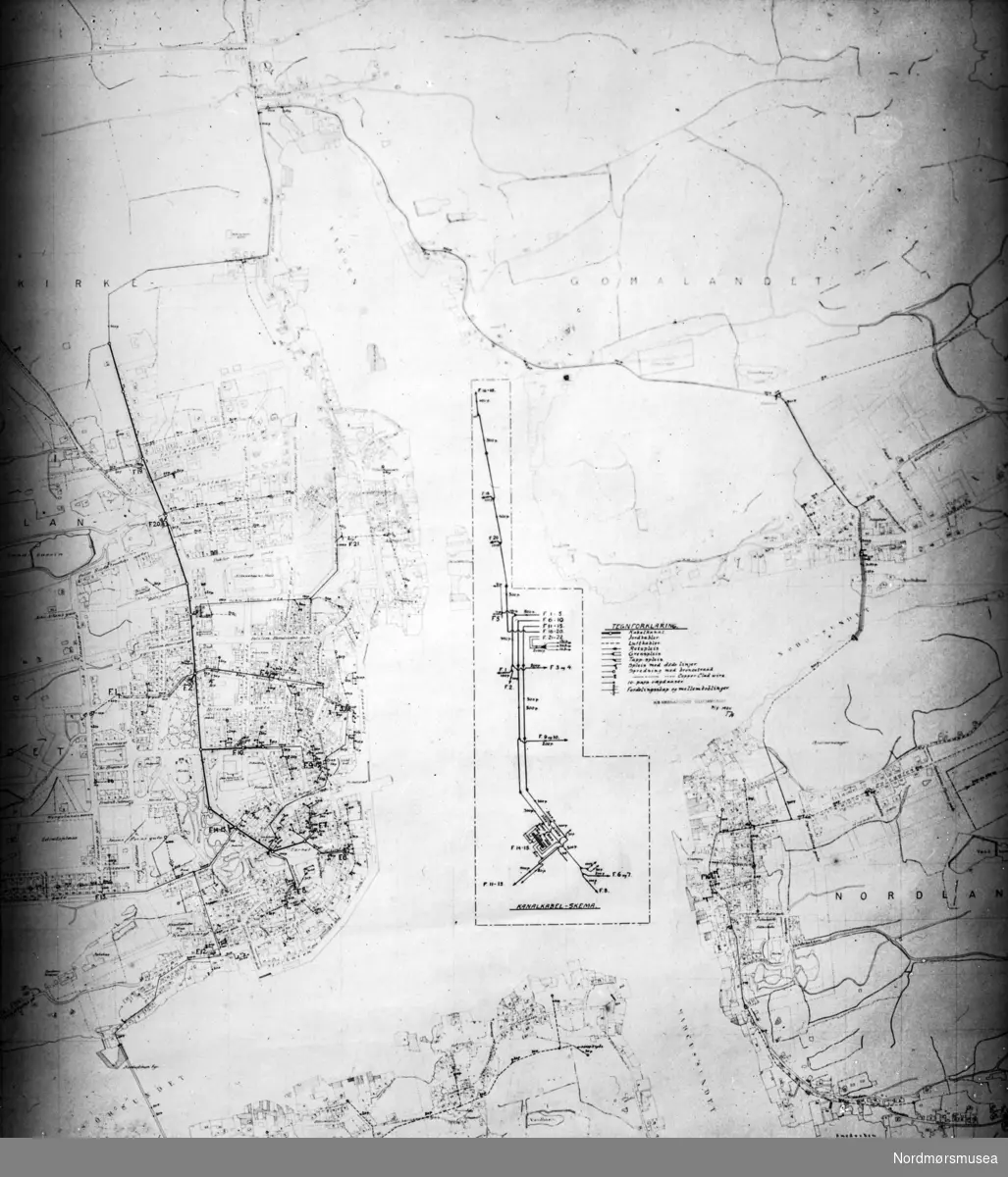 Telefonkabler. Grøfter og stolper. Kart over Kristiansund. Fra Nordmøre museums fotosamlinger.