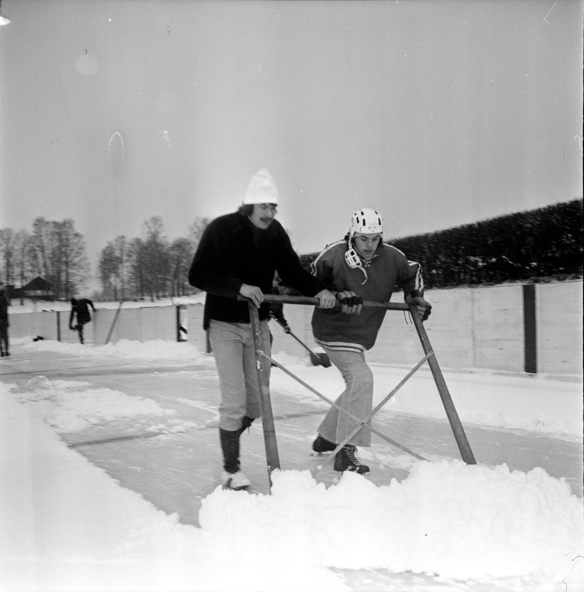 Nytorp,
"Vi gör en ishockeybana"
Febriari 1973