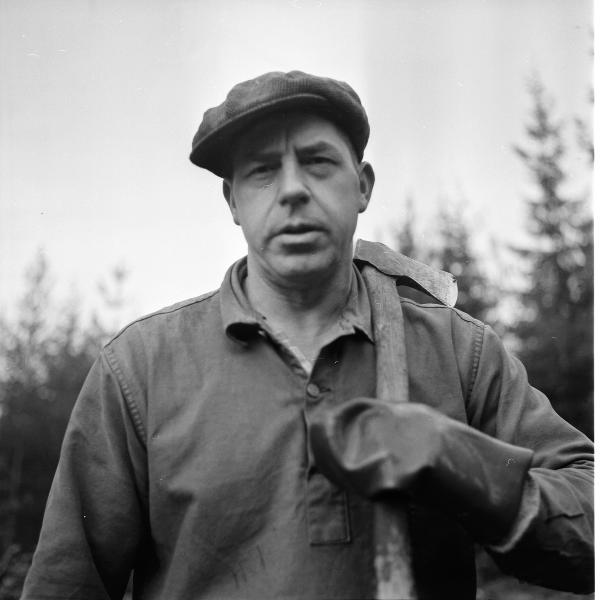 Söräng,
Erik Eriksson,
handikappad skogsarbetare,
20 nov 1966
