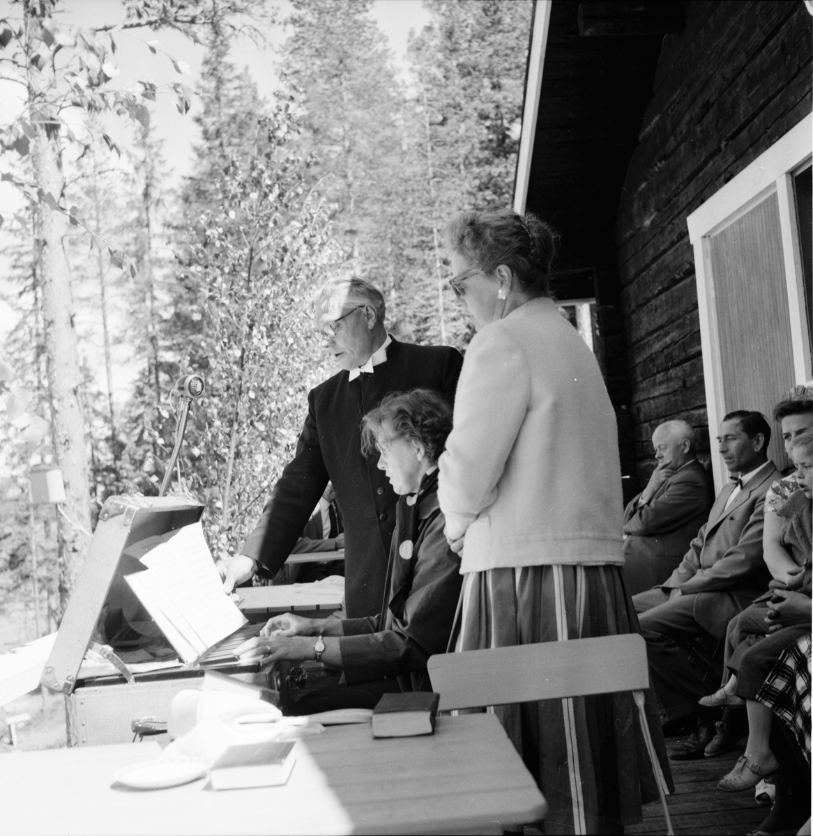 Stora Öjungen. Flugans fritidsby invigs.
22/8-1962
