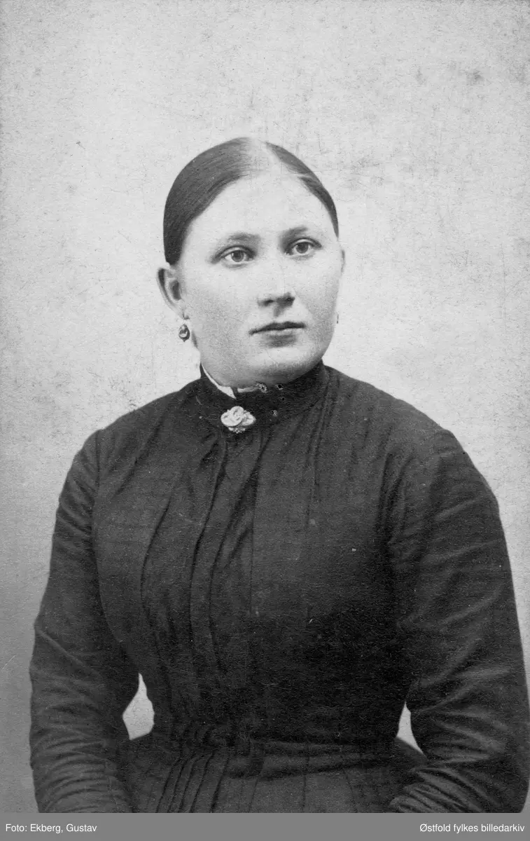 Portrett av ukjent kvinne, visittkort, ca. 1880- 1890.