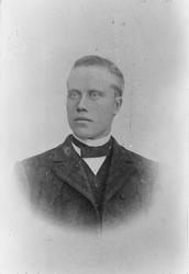 Portrett av mann - Haldo Eggemoen, født 1872, gift med Helga