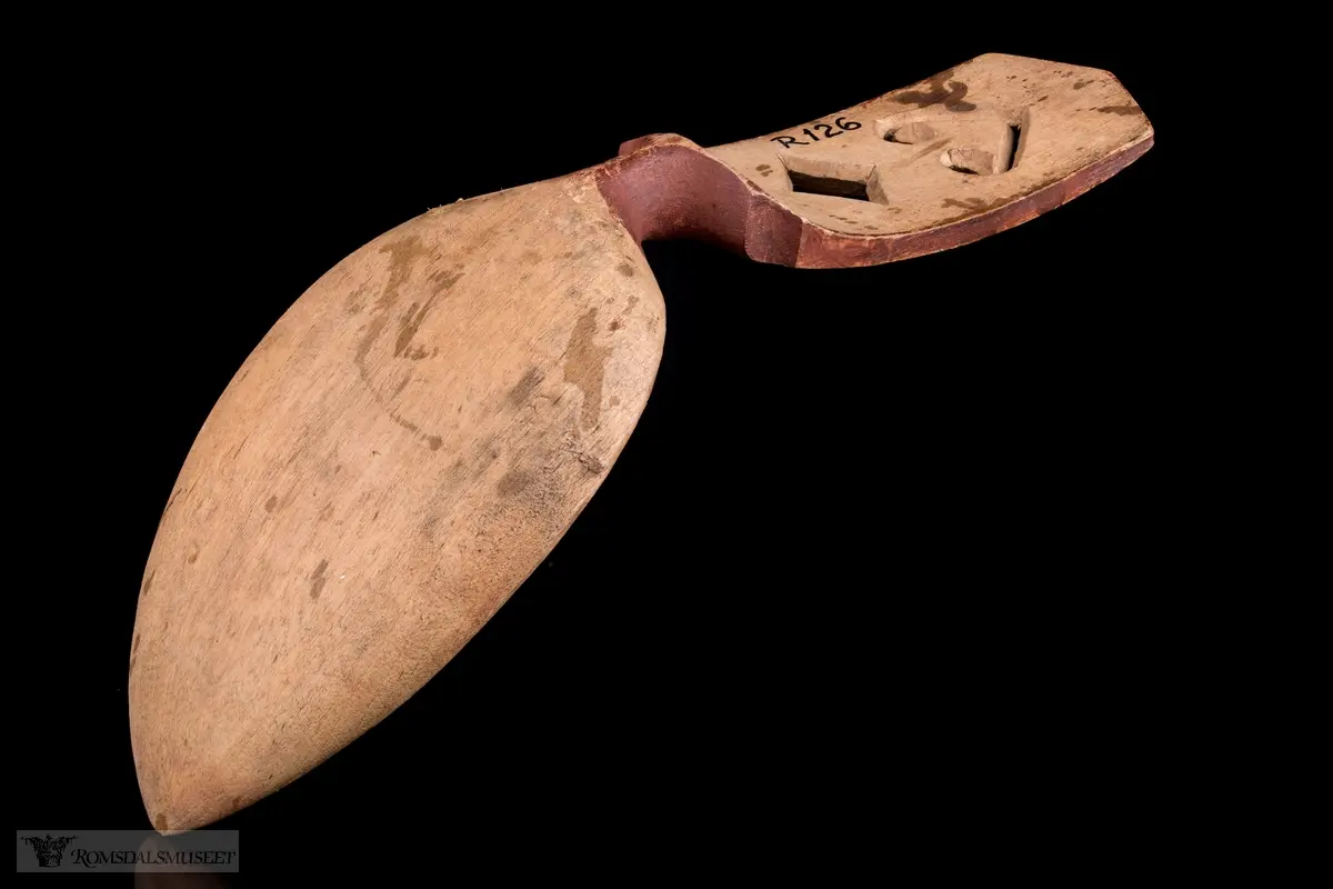 Hjerte og rute, plantemotiv på skjeblad.