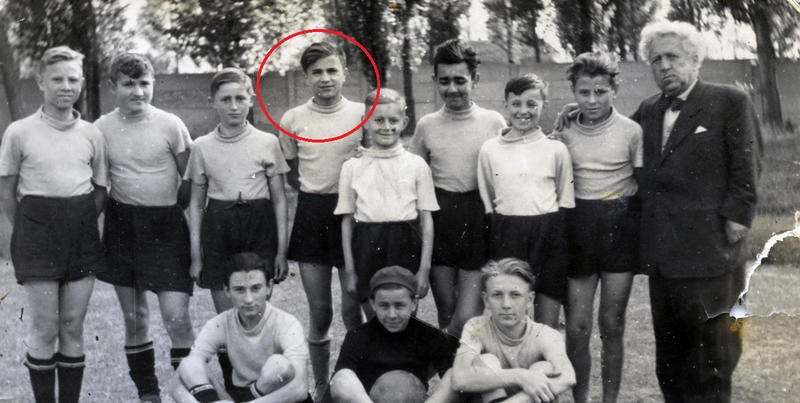 Istvan og fotballaget han spilte på i 1951.