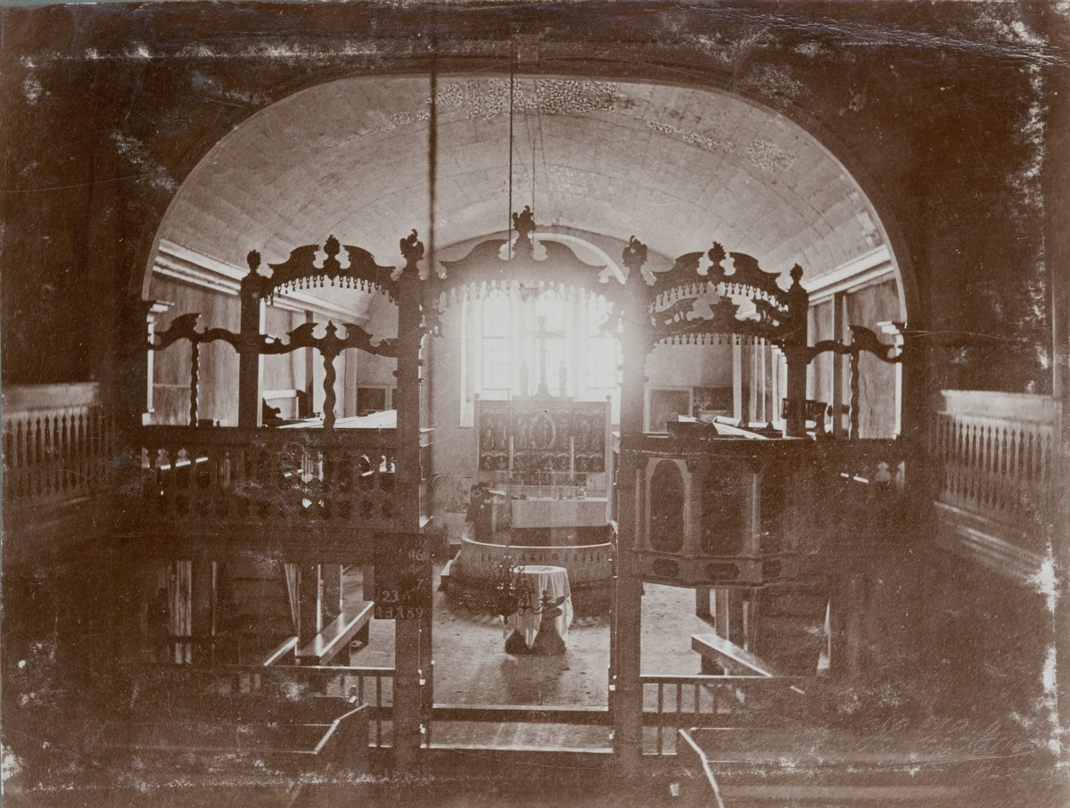 Koret i Trondeneskirka, fotografert fra orgelgalleriet.
