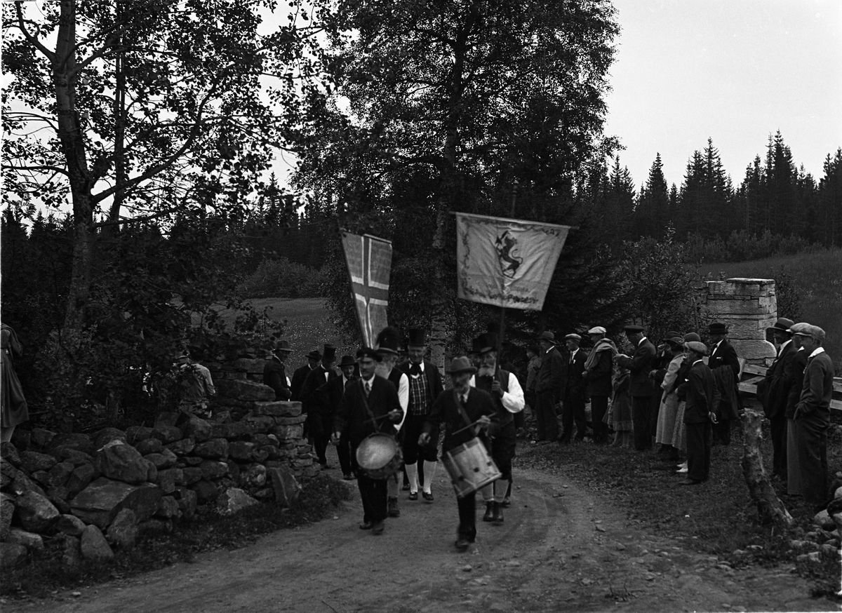 Historisk opptog, trolig på Stenberg 23-24.juli 1932.