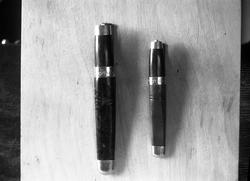 To kniver i ulik størrelse.