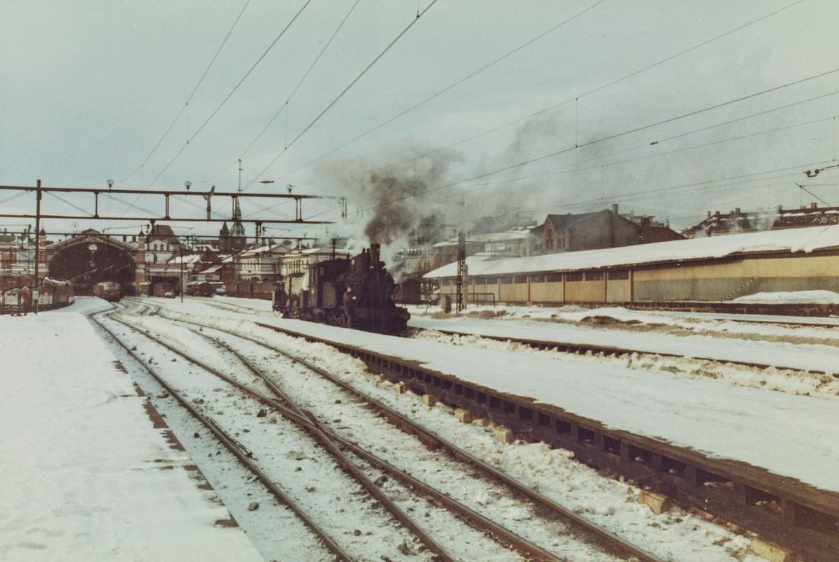 Skifting på Oslo Østbanestasjon med damplokomotive type 23b 441.