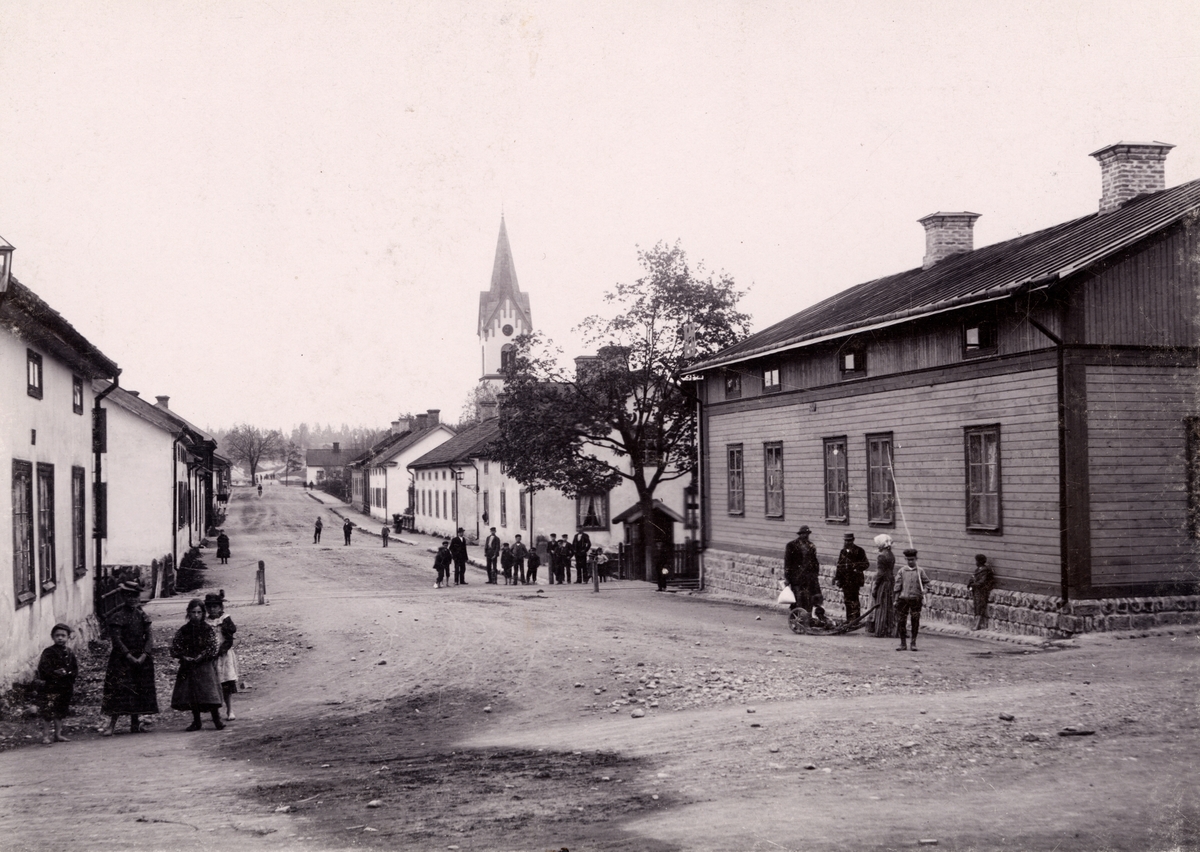 Kyrkogatan i Avesta omkring den 20 november 1900.