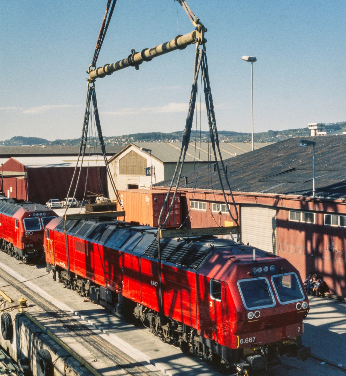 Fotoserie fra utskipningen av 11 diesellokomotiver type Di 6 i mai 1999.
