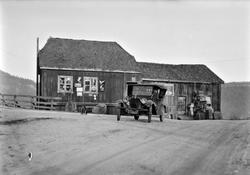 Ved Haugfoss, butikken på Tråkket