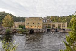 Bøylefoss kraftstasjon. Bøylefoss kraftstasjon med utløpet s