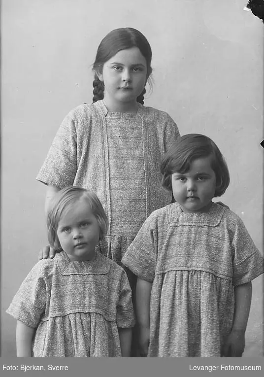 Tre søstre. Overlærer Sørhøis barn.