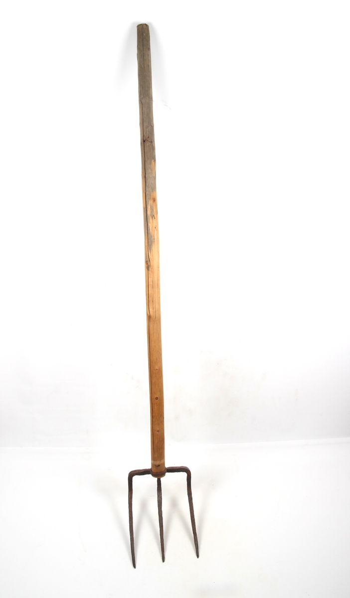 Stallgreip med treskaft.