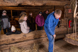 Tresking i Hammervoll-løa med Bjørn Austigard.