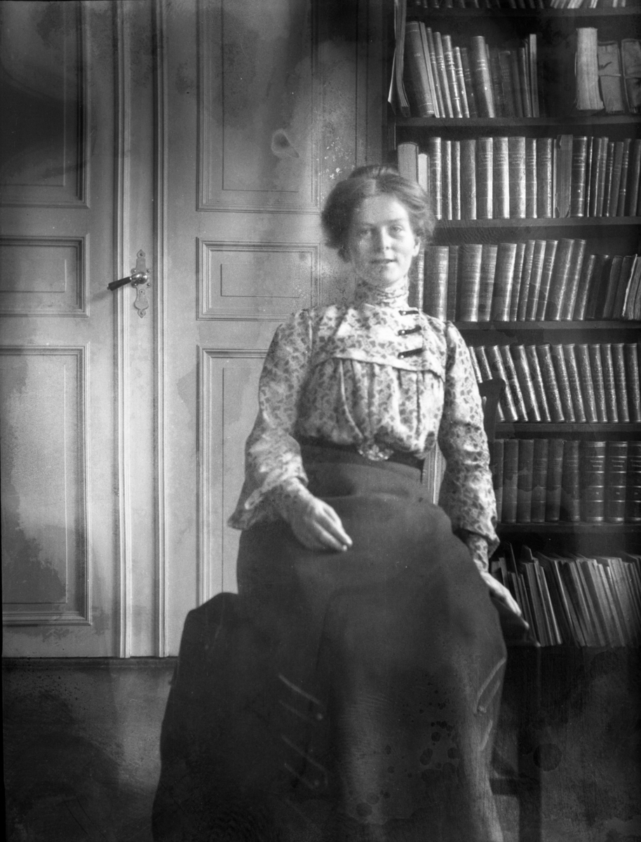 Rikard Berges fotoarkiv. Portretter, gruppebilder, landskap, fjellturer. Bilde nr. 4

Fotografier tatt av Rikard Berge. 642 nummer. Samlingen består av negativer bladfilm. Motivene er ført inn i egen protokoll av Berge. Protokollen har tittel "Bilæt-emne"