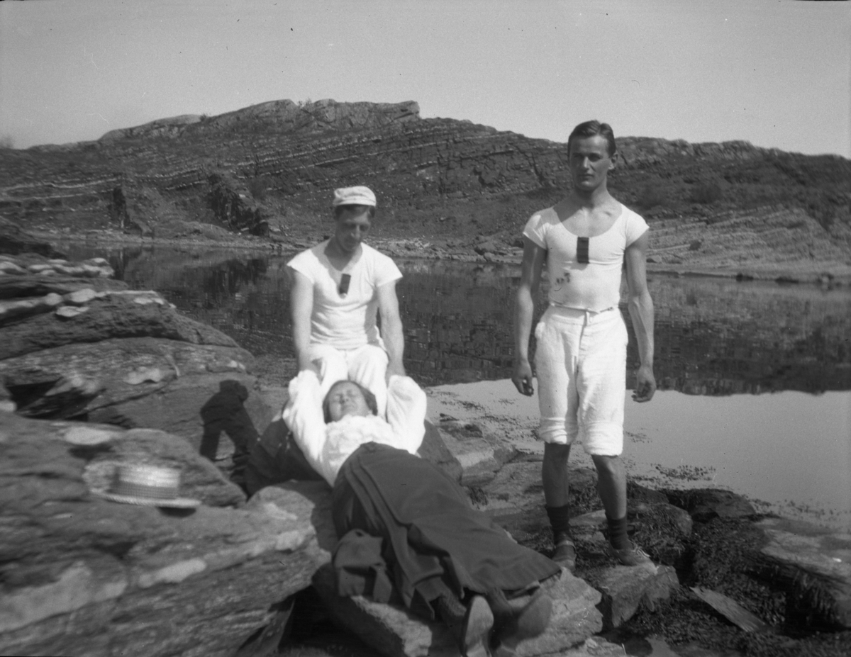 Rikard Berges fotoarkiv. Landskapsbilder og portretter Bilde nr. 10.

Fotografier tatt av Rikard Berge. 642 nummer. Samlingen består av negativer bladfilm. Motivene er ført inn i egen protokoll av Berge. Protokollen har tittel "Bilæt-emne"