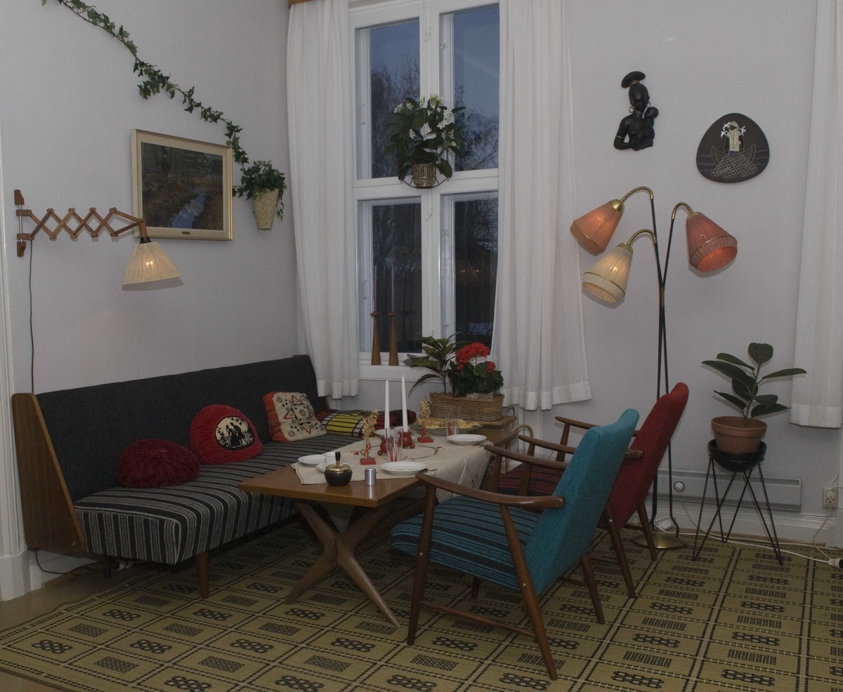 Serie med bilder av julepyntet stue i 1960-talls leiligheten i OBOS-gården, Wessels gt. 15.