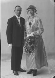 Portrett av et brudepar. man heter Ingolf Sørhøi