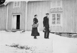 Bryllup, brudefolka med kaffe og kaker