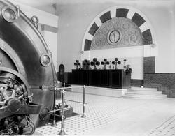 Kontrollbordet til Tinfos II på opprinnelig plass, inne i ma