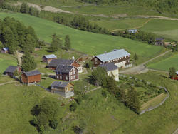 Øyer, Nord-Tretten. Vedem Gård (Vedum Gård) (Se også SS-WØ-1