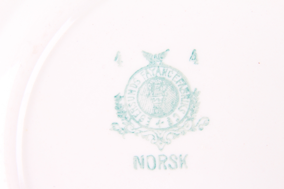 Kaffeservise bestående av asjett, kaffekopp med underskål