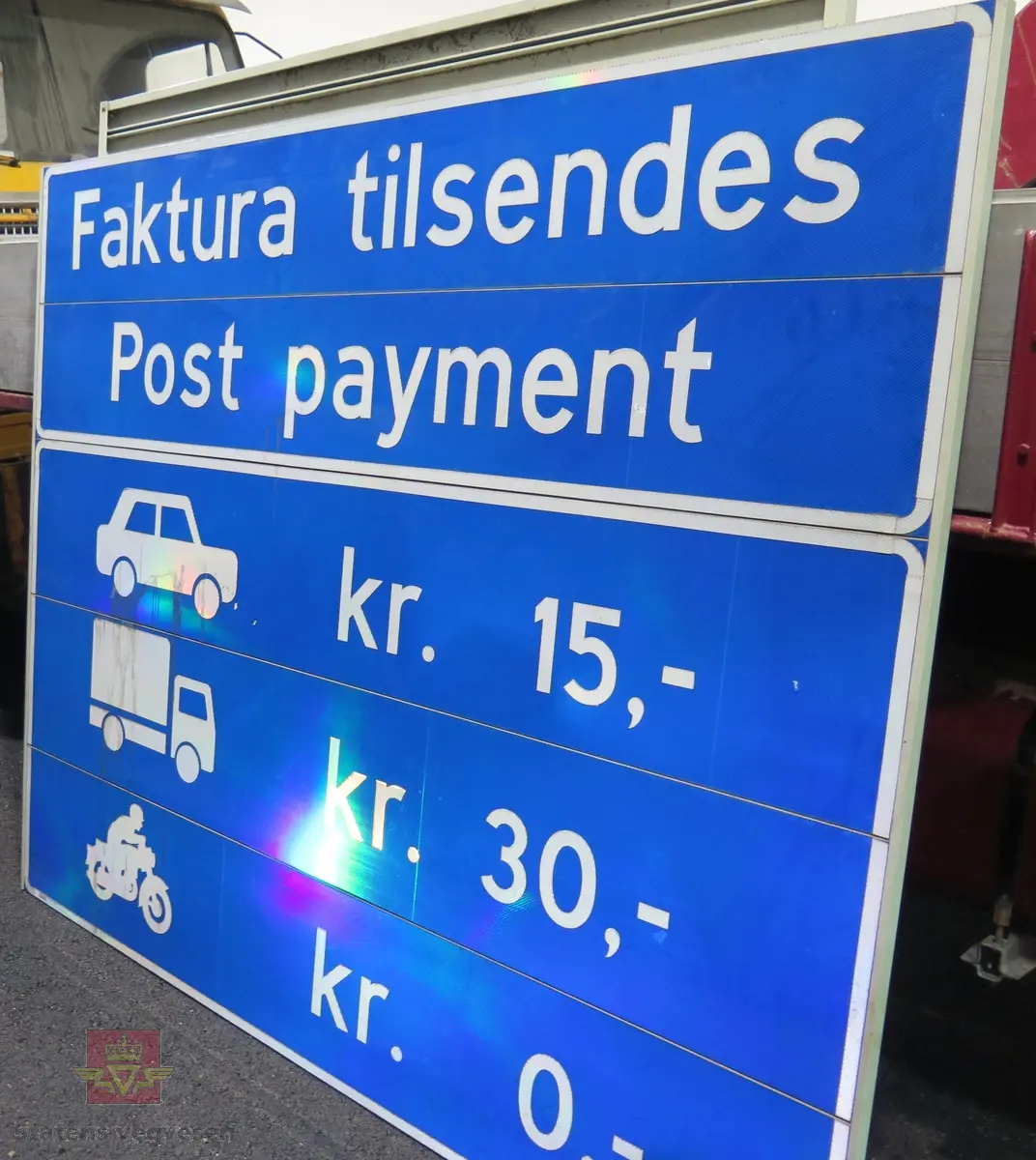 Består av en mendge deler. Hoveddeler er styringsskap, kamerautstyr, skilt og master.