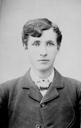 Portrett av mann. Ole O. J. Friswold