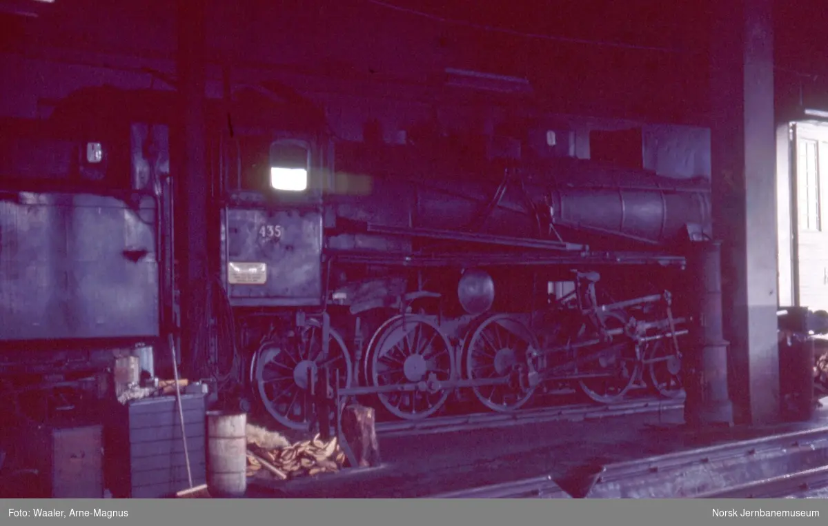 Damplokomotiv type 26c nr. 435 i lokomotivstallen på Kongsberg