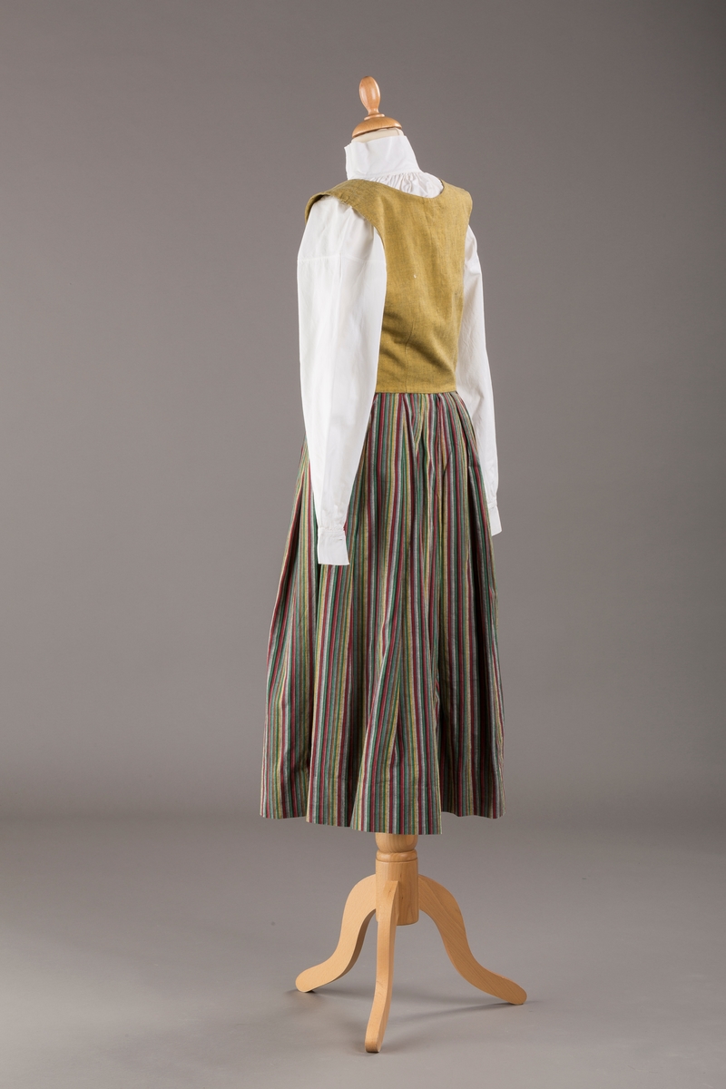 Striper i renningen i skjørtet