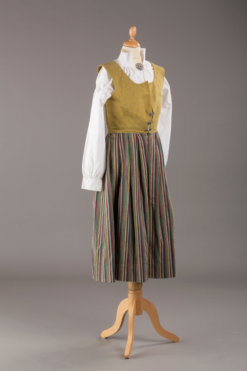 Striper i renningen i skjørtet