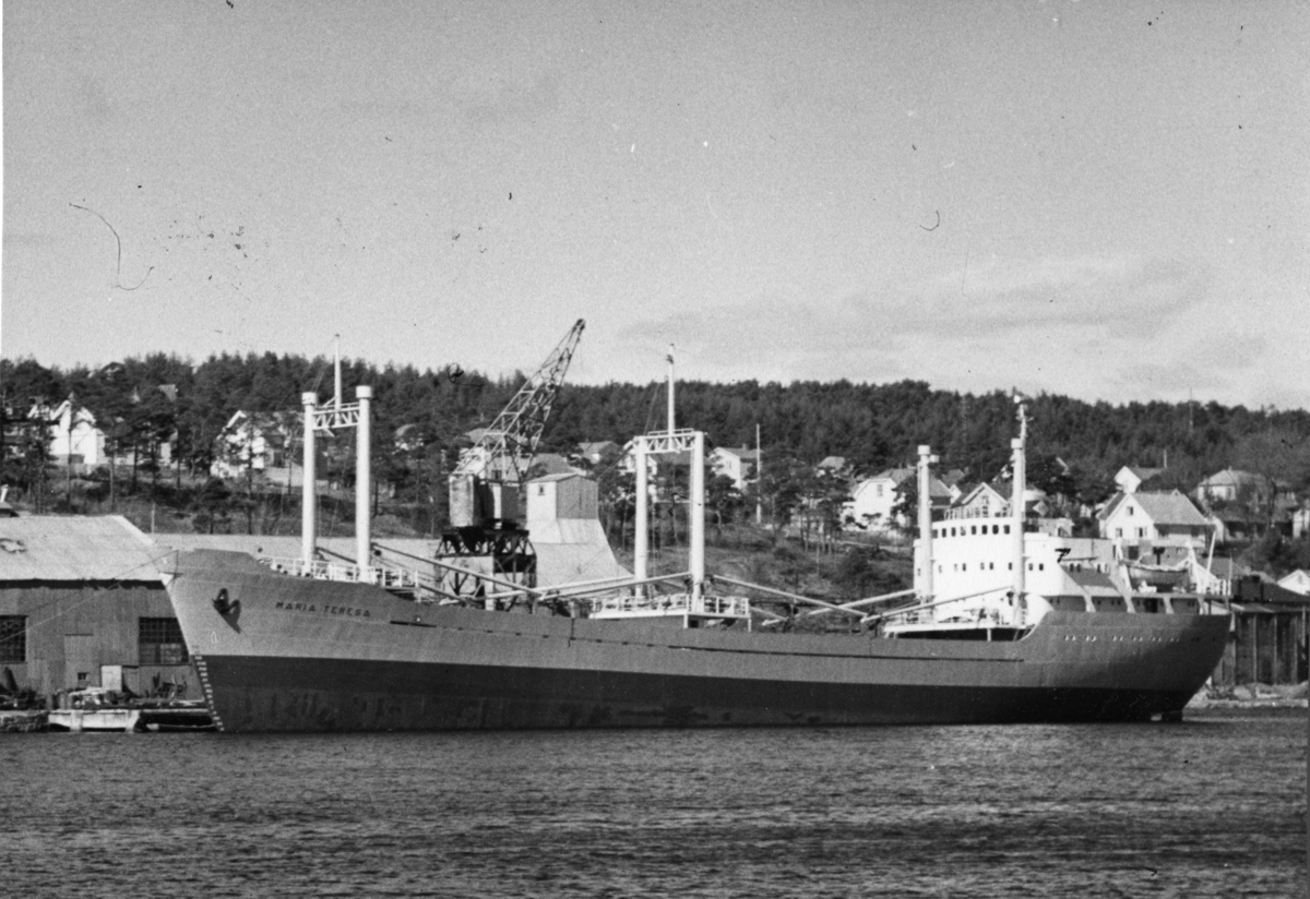 Byggenr. 42 v. LMV: Maria Teresa.
Kvinna som døper båten (med blomsterbukett) er "miss Angela Butts".