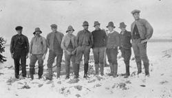 Gruppebilde, menn, klær