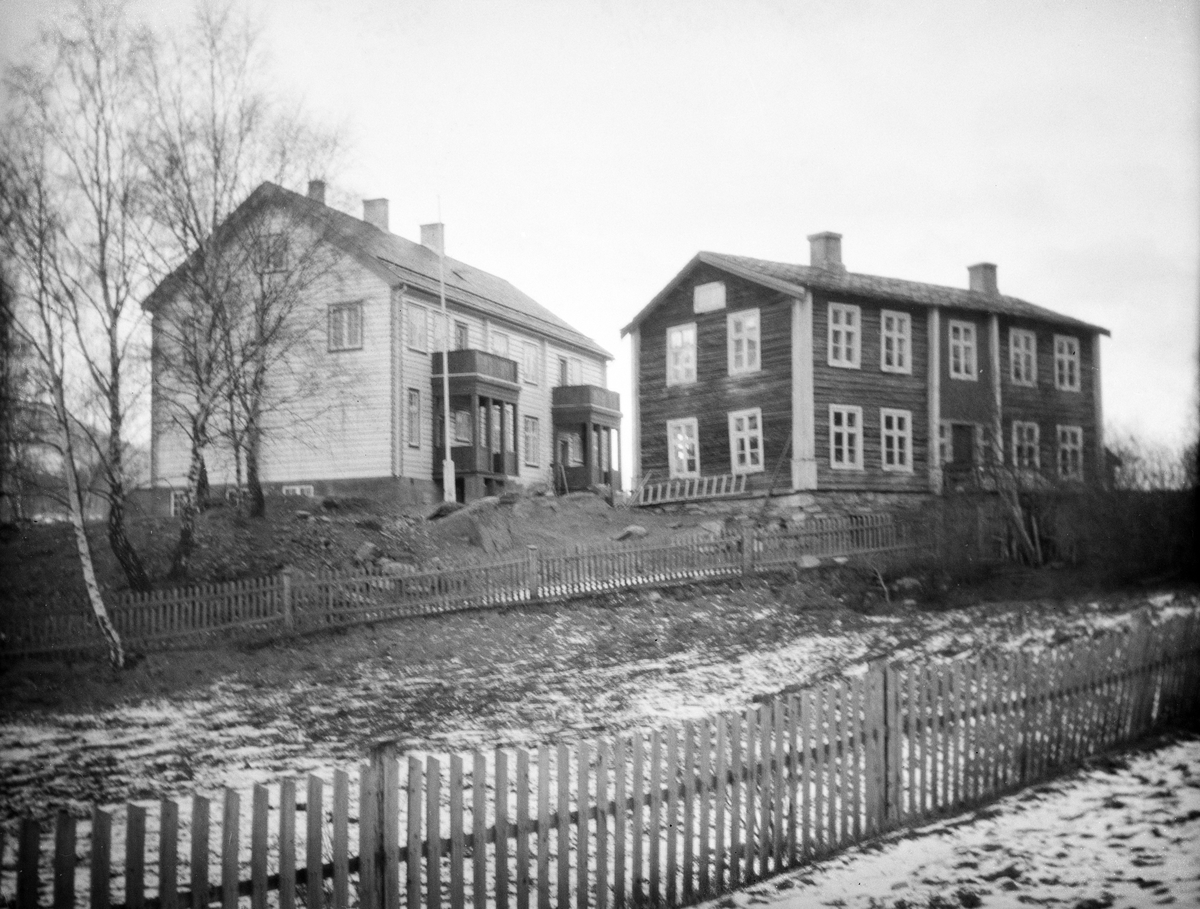 Ryssland skole også kalt Glassmestermoen skole ved Harpefoss, Sør-Fron, bygd i 1863. Gamle og nye bygning.