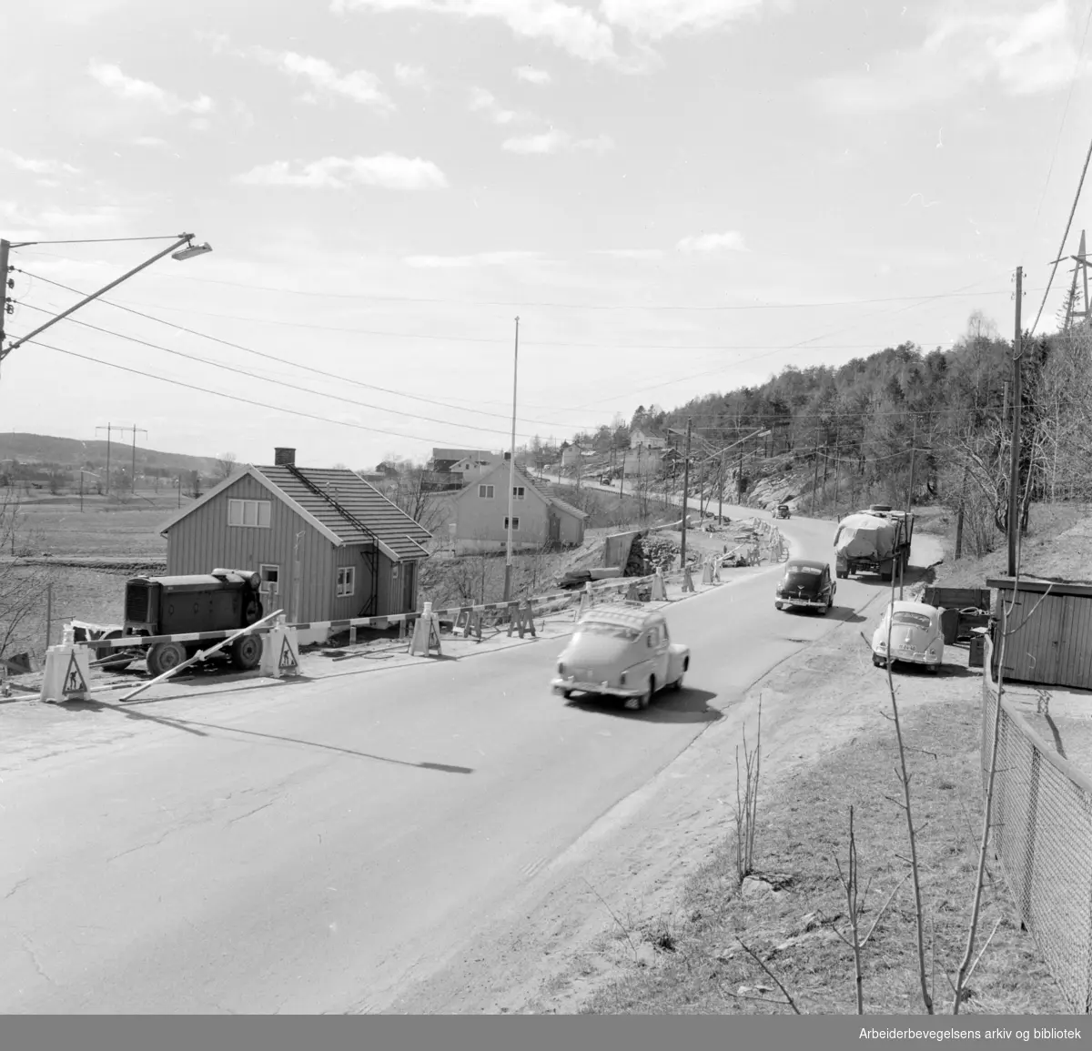 Trondheimsveien: Utbedringer fra Bjerkebanen og nordover. Mai 1960