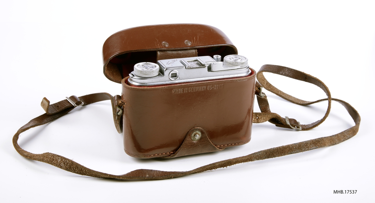 Fotoapparat Frankarette (35mm filmrull) m/etui og  f/2.8 /45mm Enna Werk München linse og Prontor R-SVS lukker , "made in Germany".