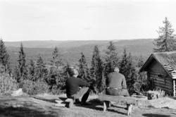 Tempelvangen, Stange allmenning, f.v. Arvid Sanden, ukjent, 